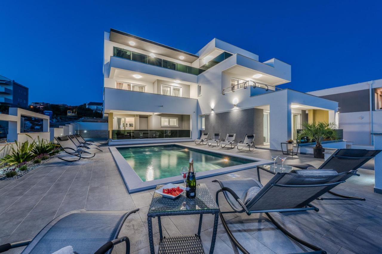 Villa Magnifica Apartments With Pool Novalja Exterior photo