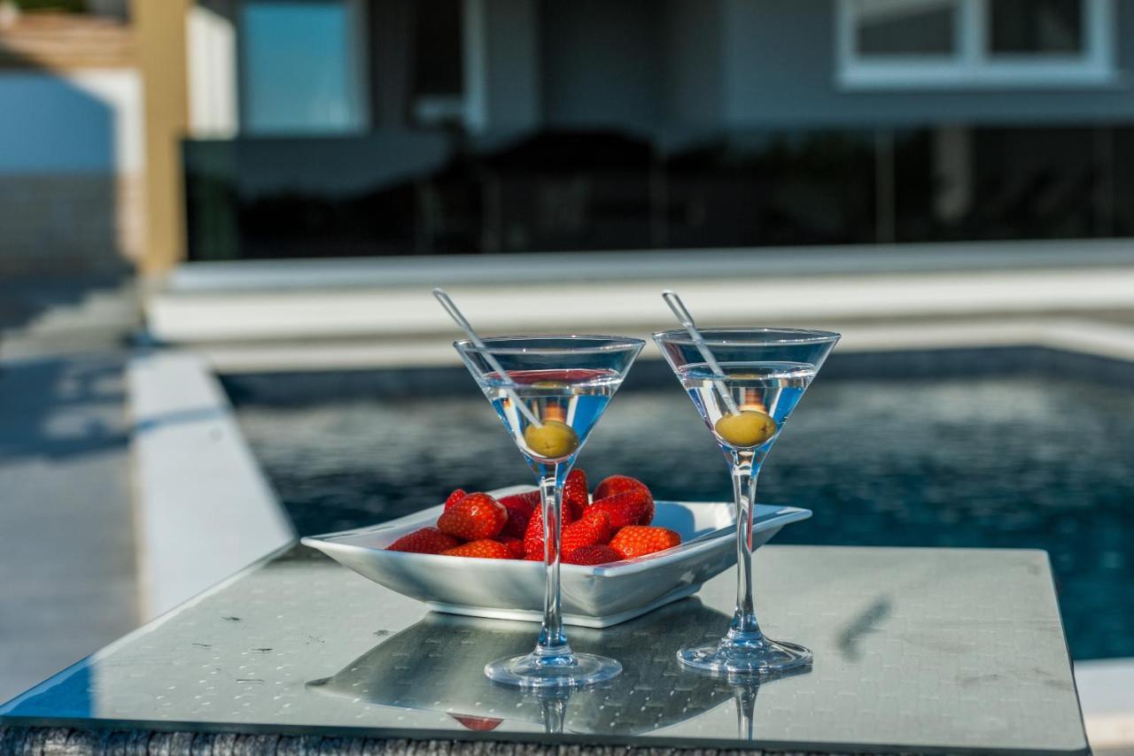 Villa Magnifica Apartments With Pool Novalja Exterior photo