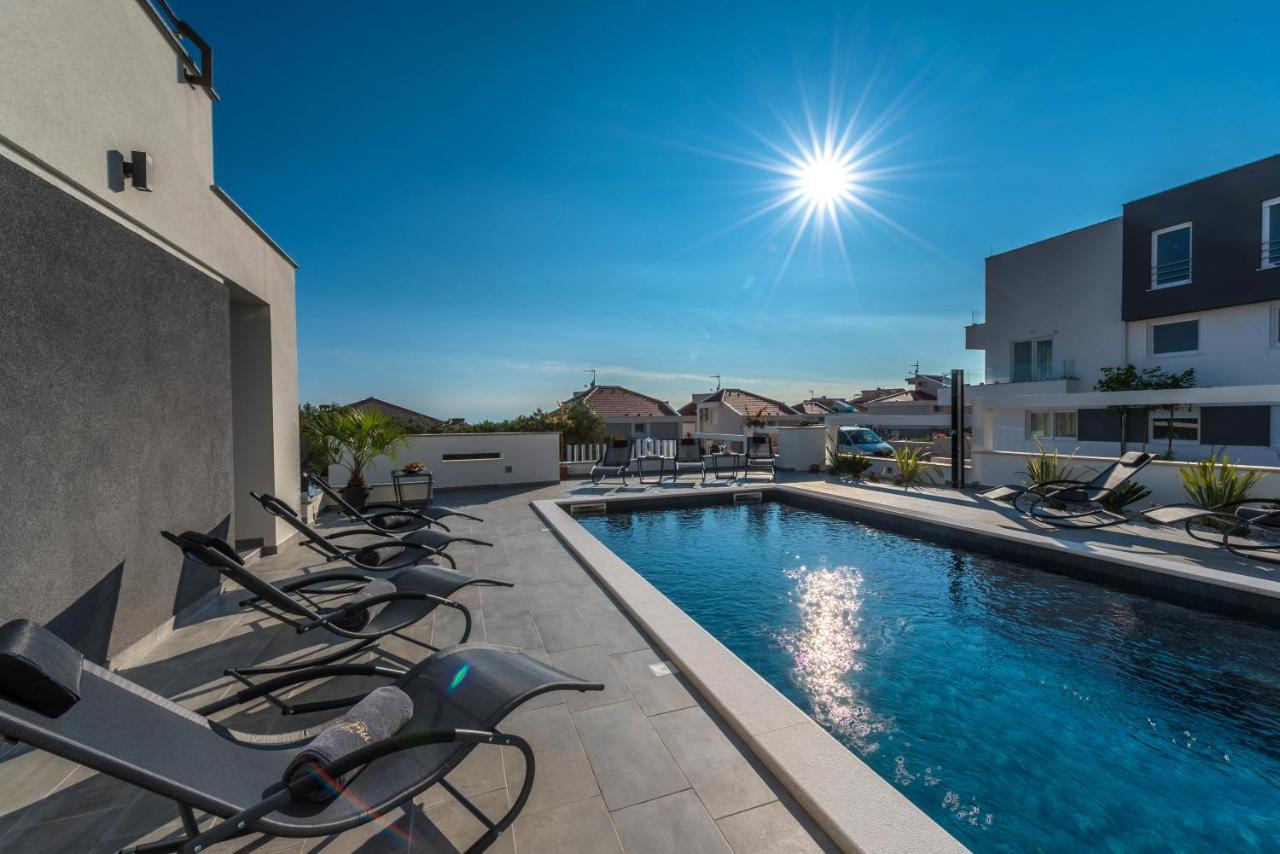 Villa Magnifica Apartments With Pool Novalja Exterior photo