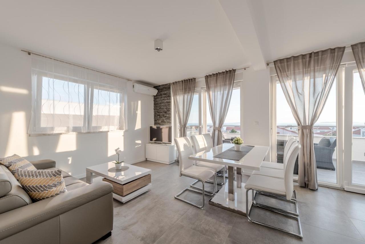 Villa Magnifica Apartments With Pool Novalja Exterior photo