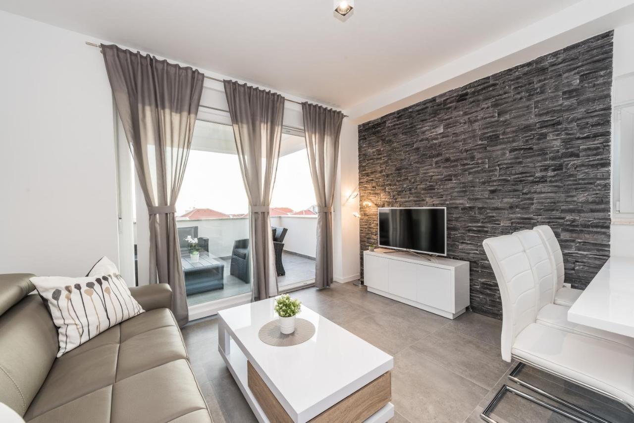 Villa Magnifica Apartments With Pool Novalja Exterior photo