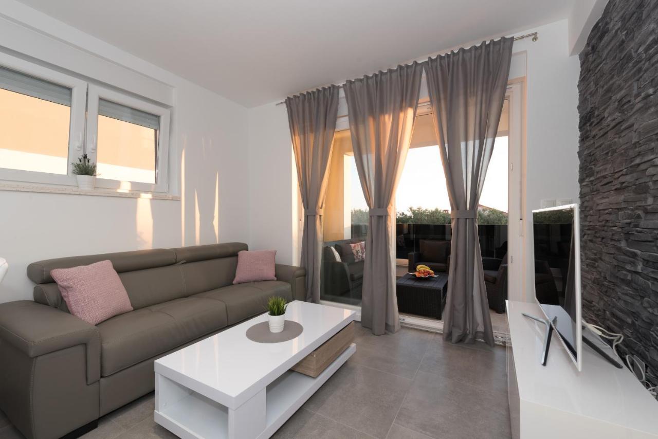 Villa Magnifica Apartments With Pool Novalja Exterior photo